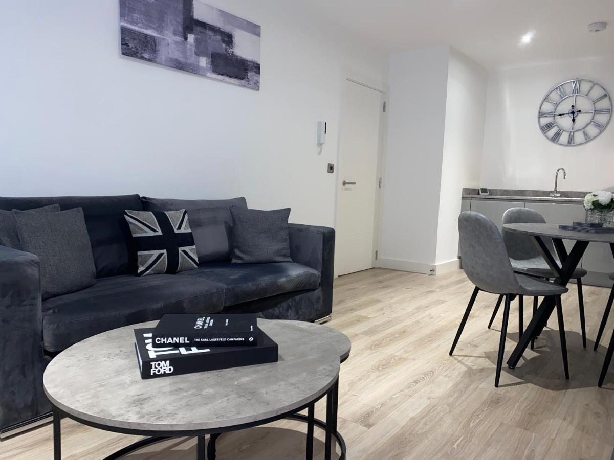 סוליהול Roomotel - Broadoaks Apartments מראה חיצוני תמונה