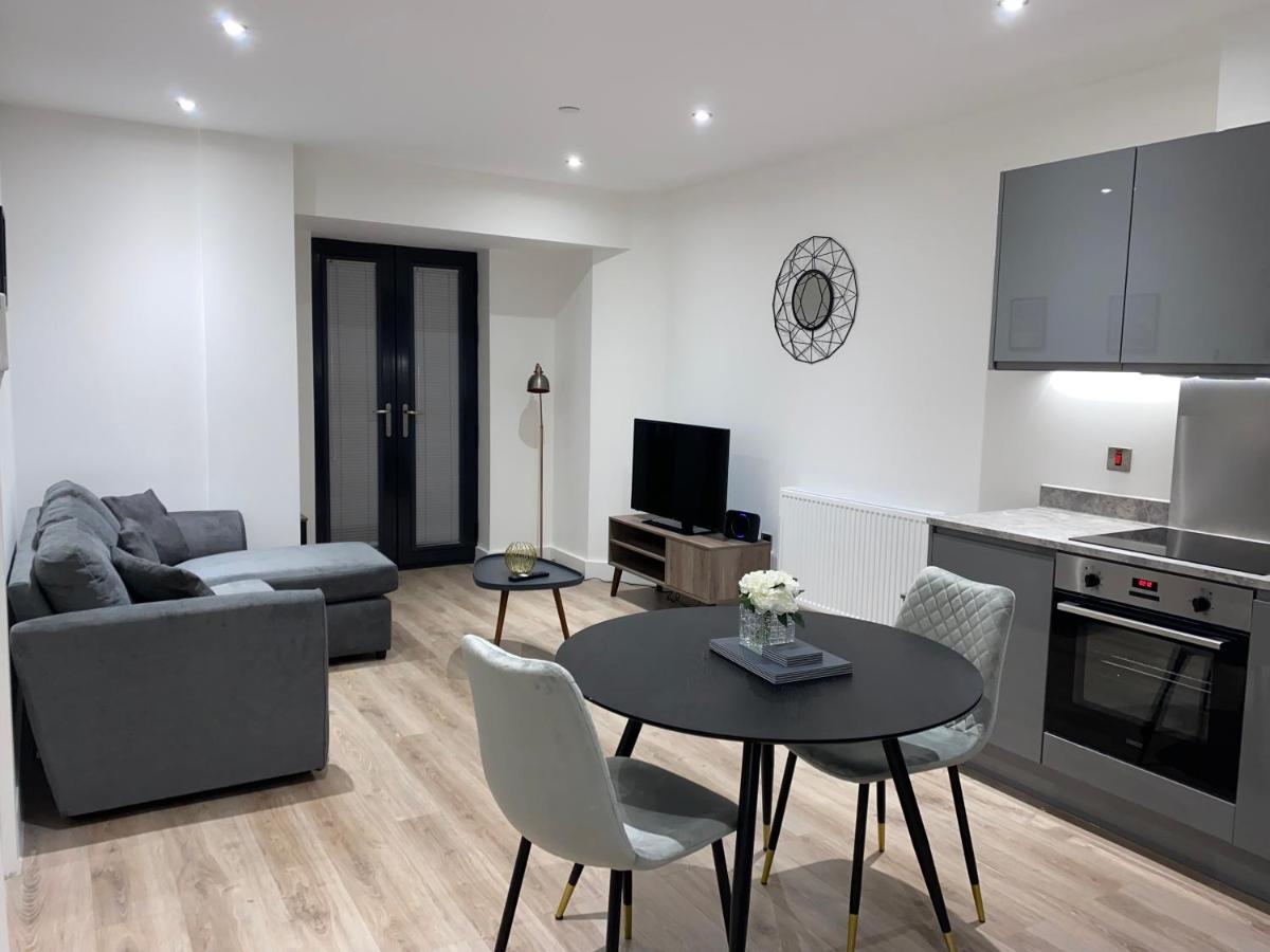 סוליהול Roomotel - Broadoaks Apartments מראה חיצוני תמונה