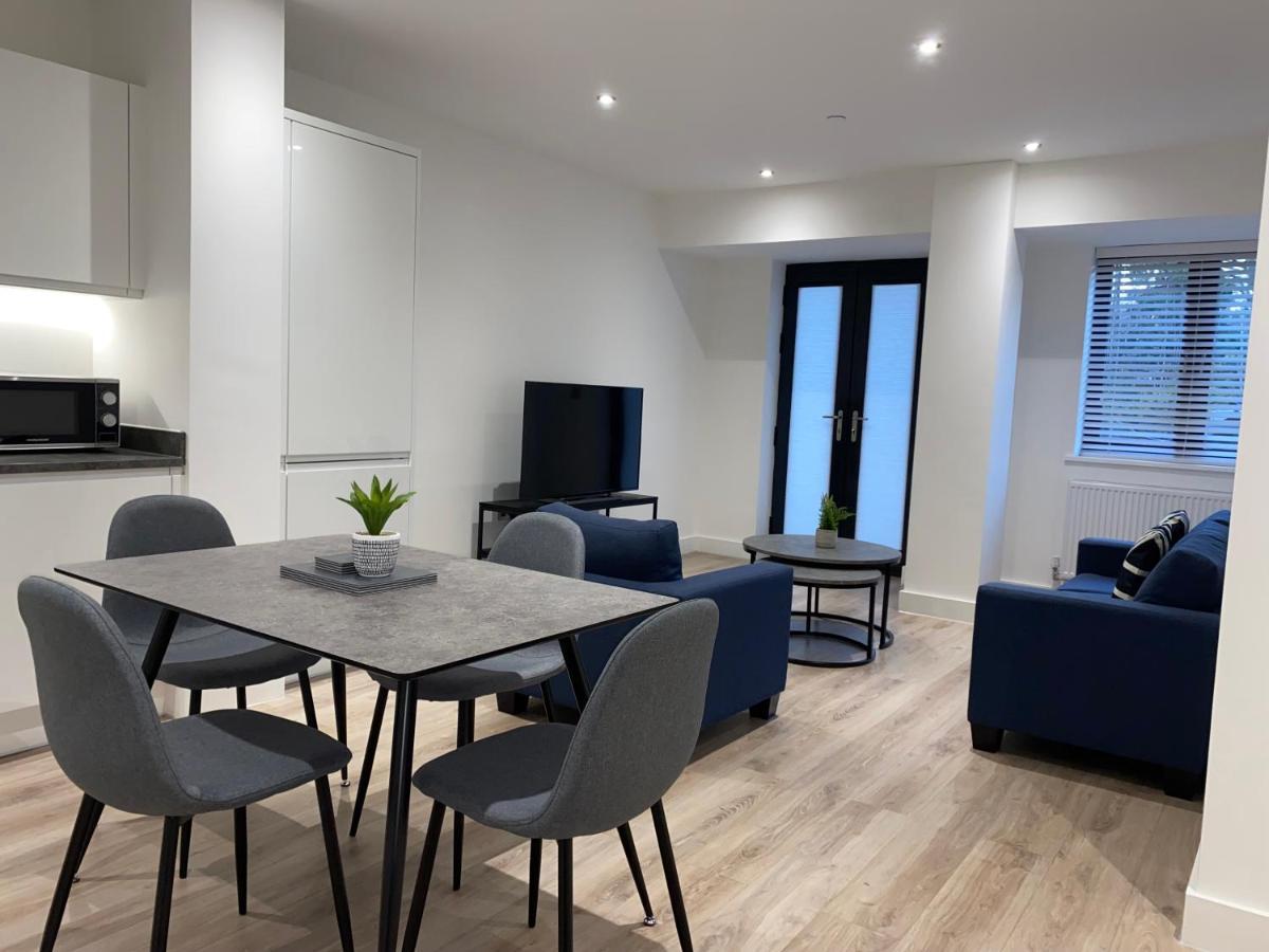 סוליהול Roomotel - Broadoaks Apartments מראה חיצוני תמונה
