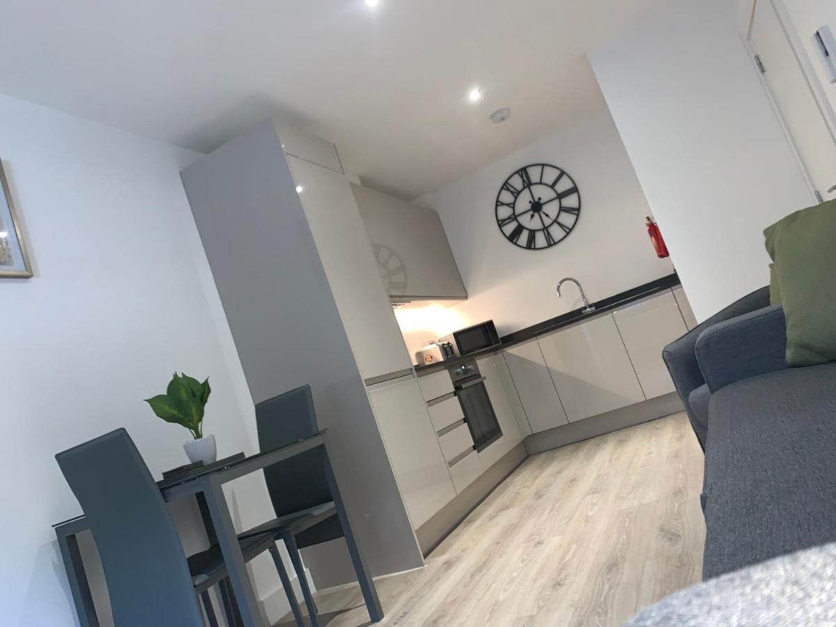 סוליהול Roomotel - Broadoaks Apartments מראה חיצוני תמונה