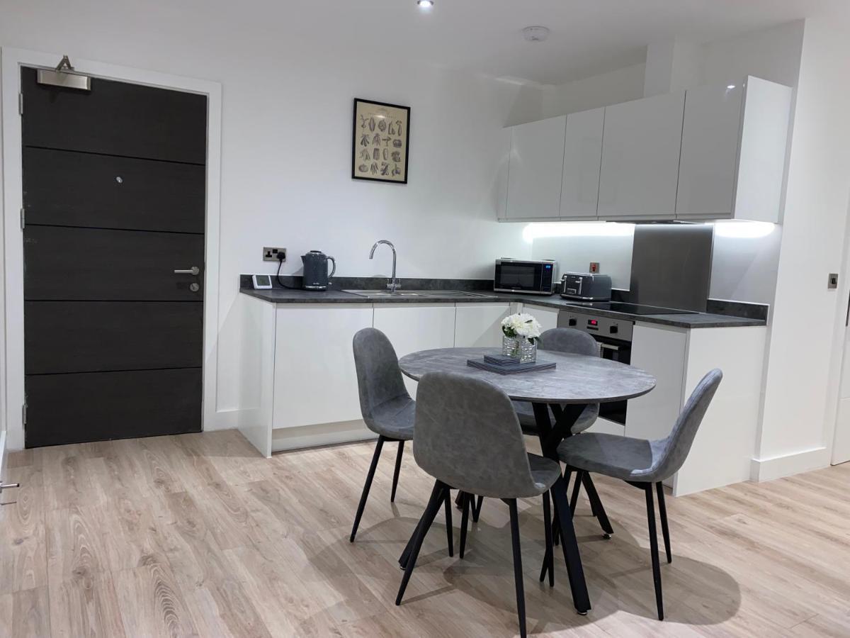 סוליהול Roomotel - Broadoaks Apartments מראה חיצוני תמונה
