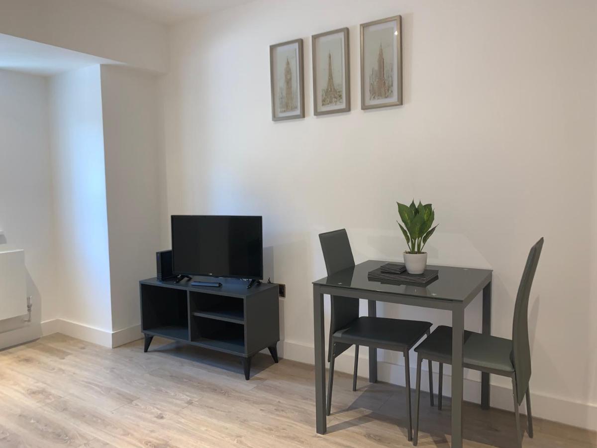 סוליהול Roomotel - Broadoaks Apartments מראה חיצוני תמונה