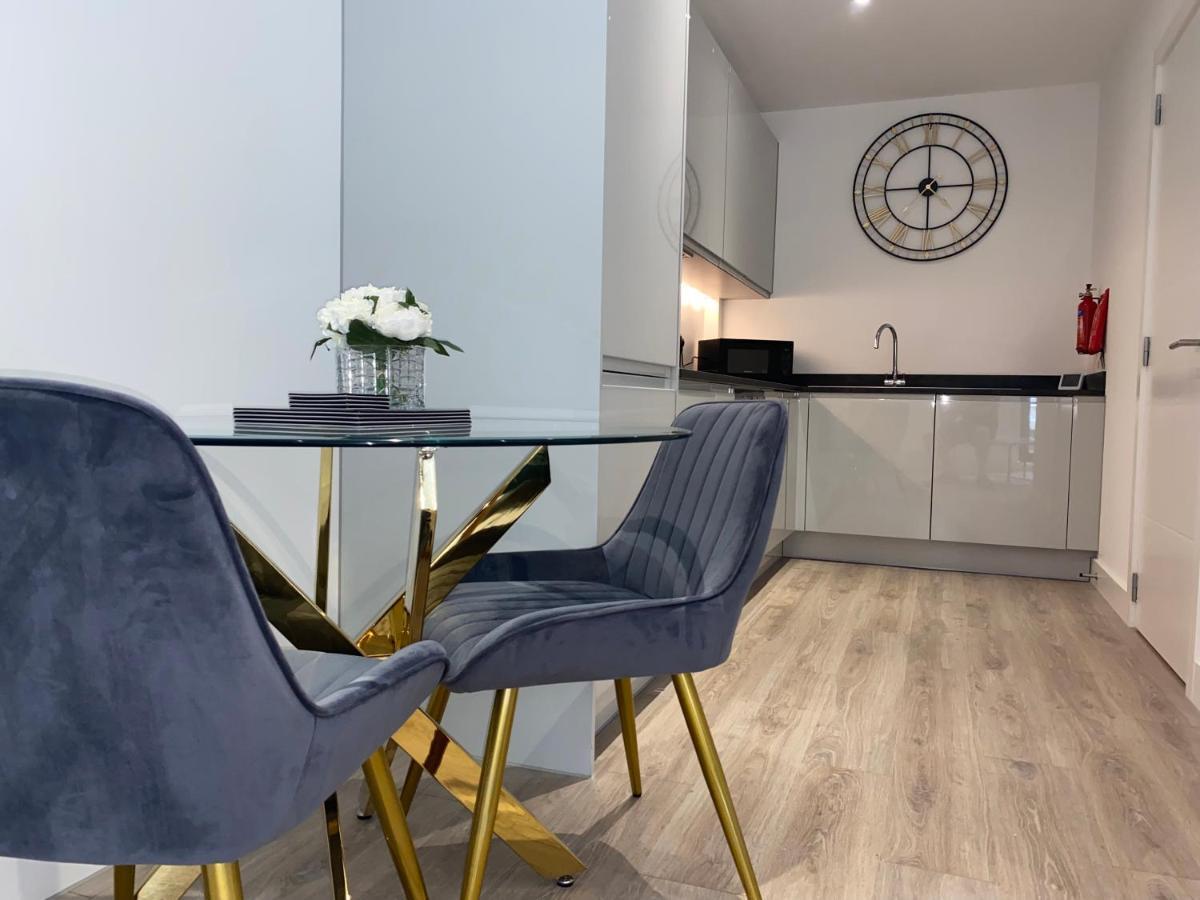 סוליהול Roomotel - Broadoaks Apartments מראה חיצוני תמונה