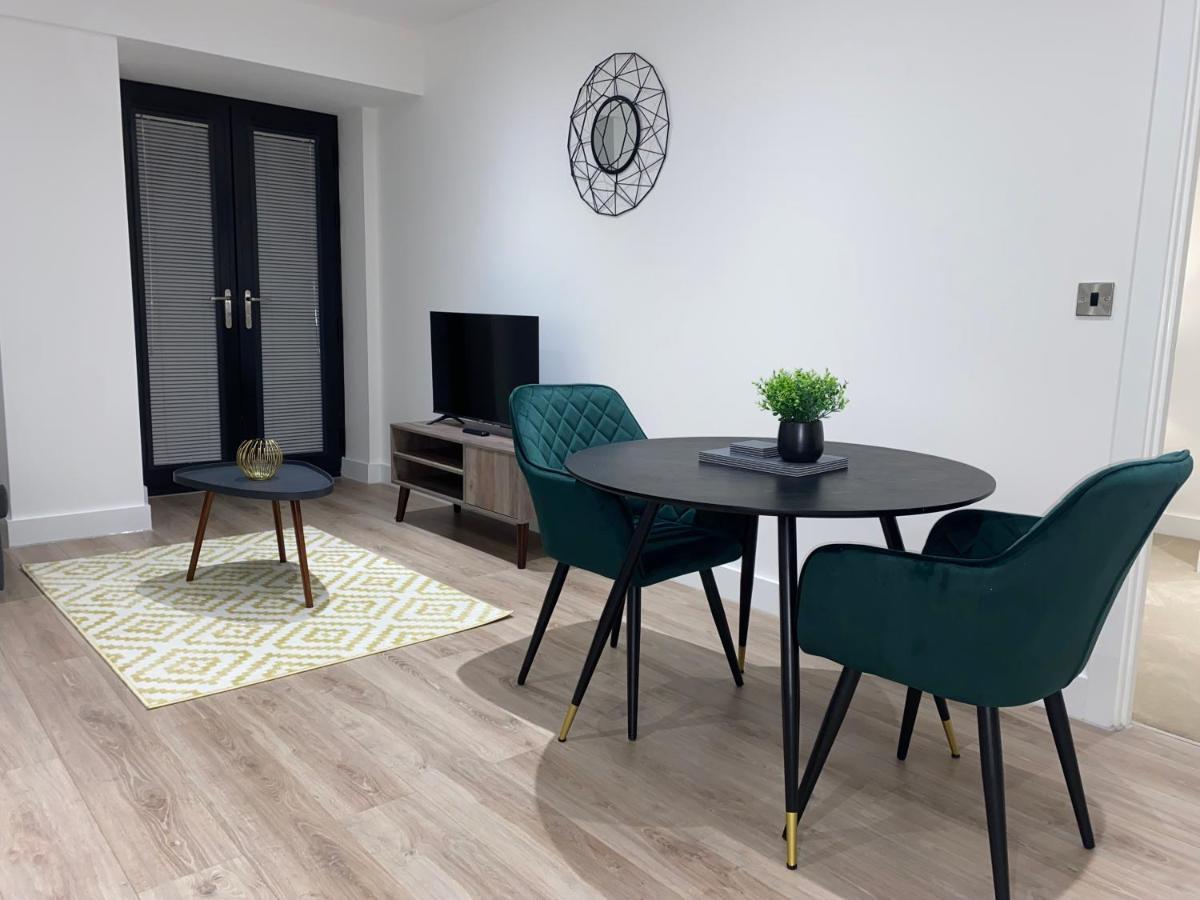 סוליהול Roomotel - Broadoaks Apartments מראה חיצוני תמונה