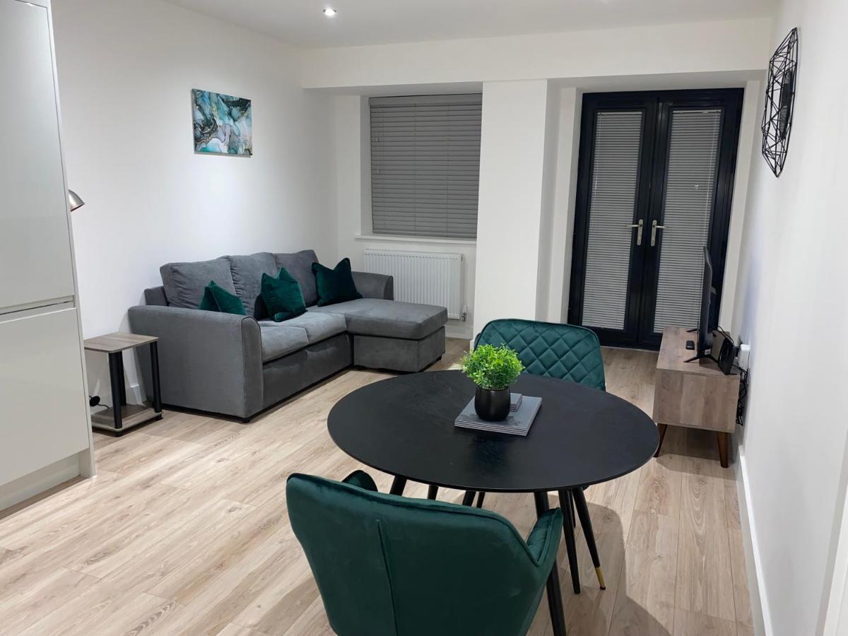 סוליהול Roomotel - Broadoaks Apartments מראה חיצוני תמונה