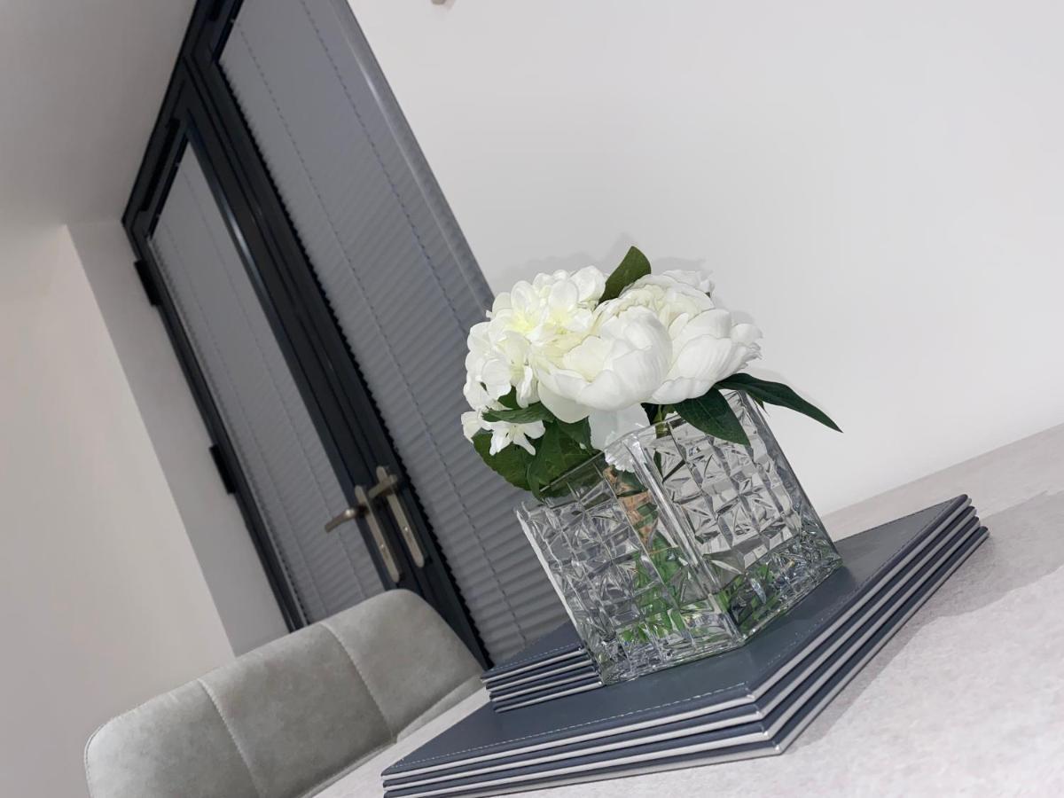 סוליהול Roomotel - Broadoaks Apartments מראה חיצוני תמונה