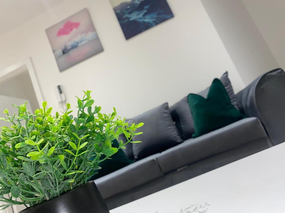 סוליהול Roomotel - Broadoaks Apartments מראה חיצוני תמונה
