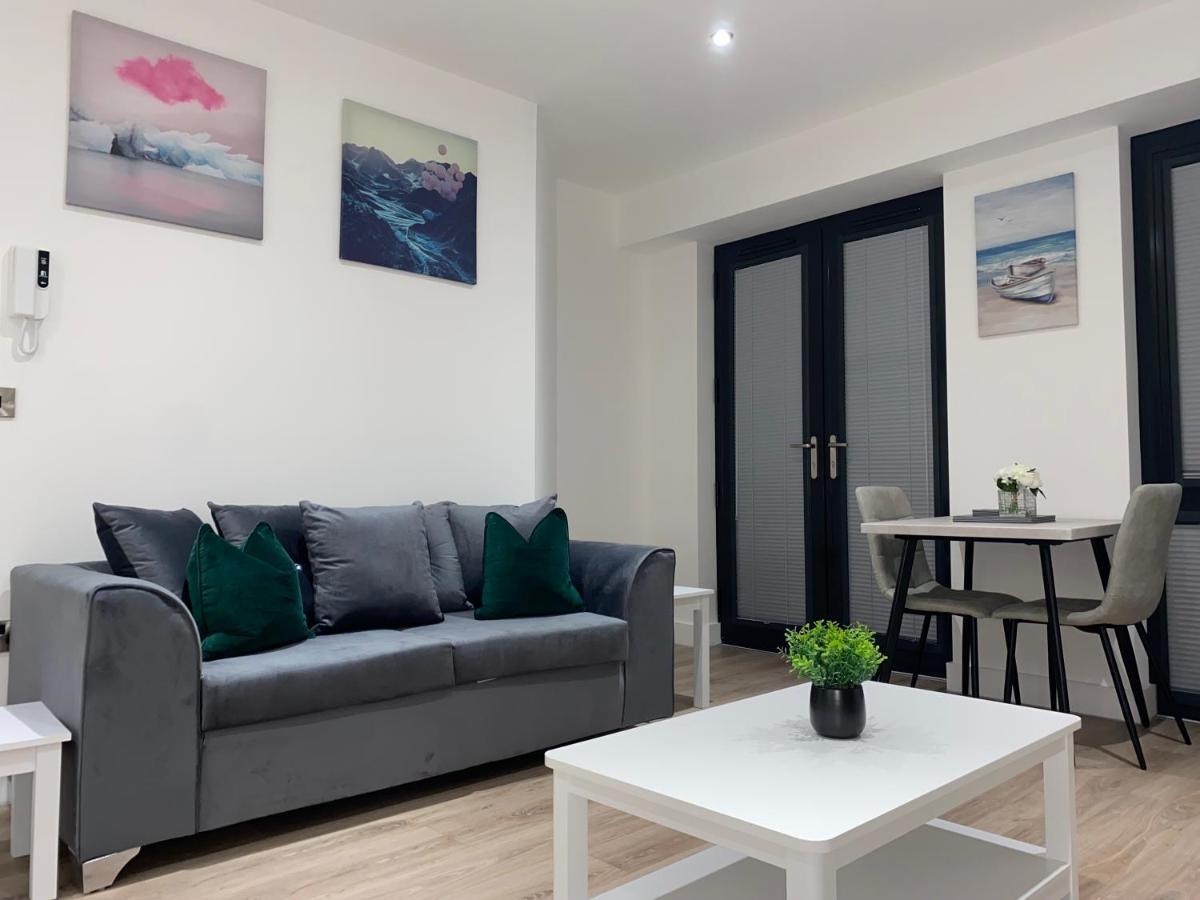 סוליהול Roomotel - Broadoaks Apartments מראה חיצוני תמונה